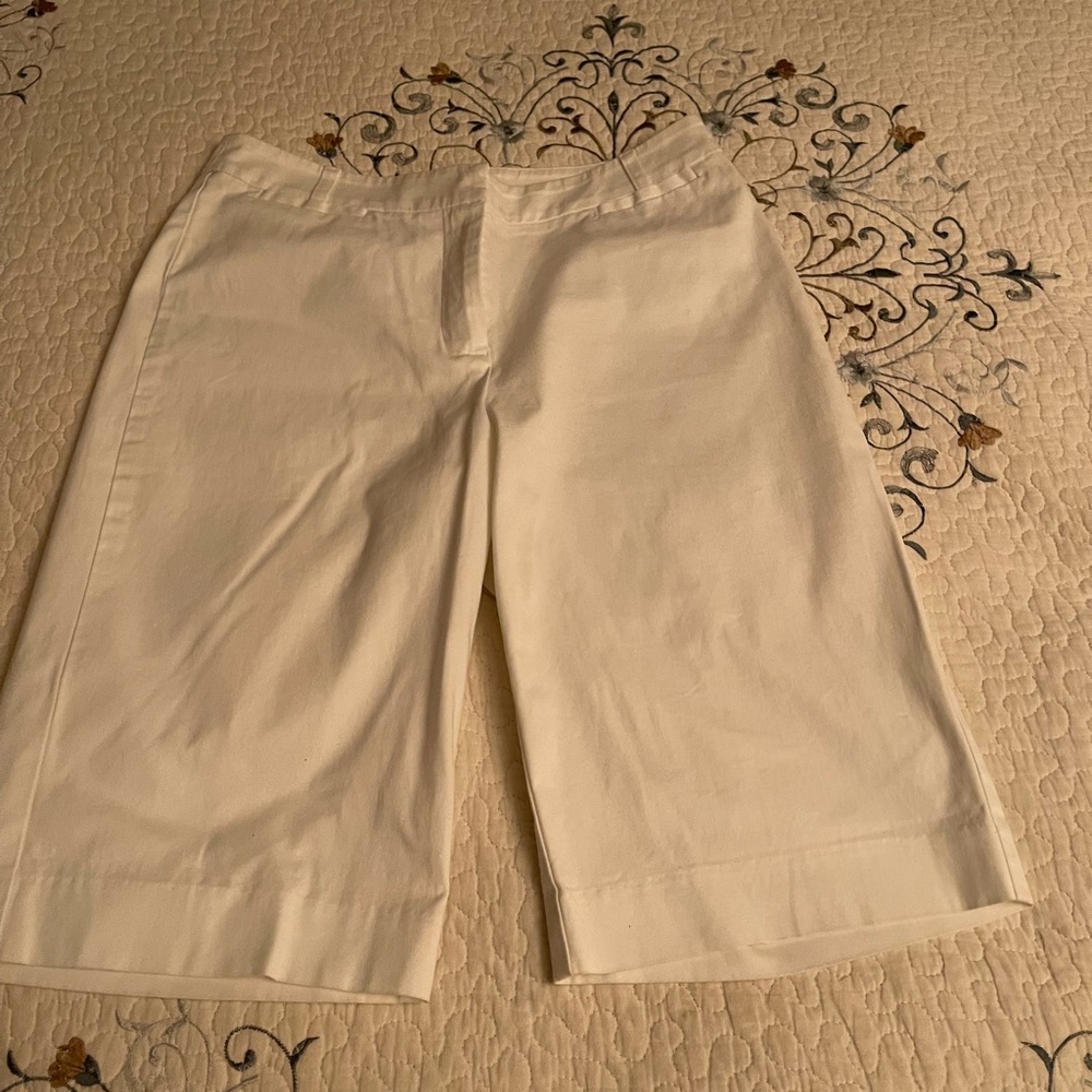 NWOT ANNE KLEIN SPORTS WHITE BERMUDA SHORTS